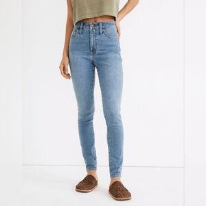 LIKE NEW Madewell Curvy Roadtripper Jeans